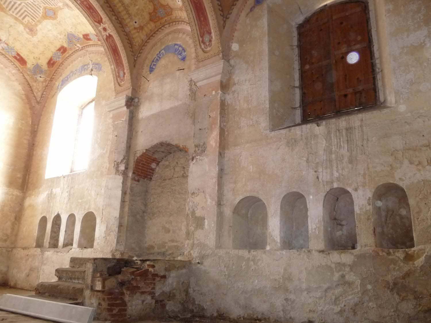 Bardejov Old Synagogue interior showing placement of Aron Hakodesh