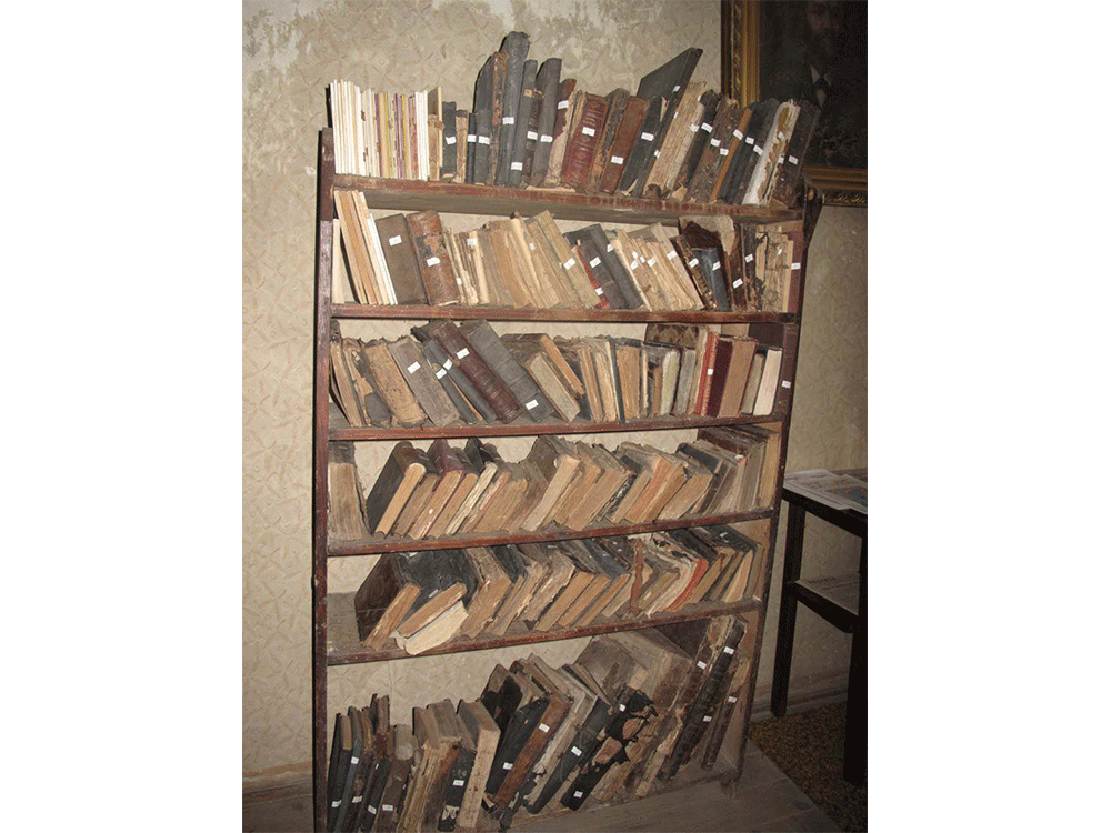 Preserved prayer books in Bikur Cholim