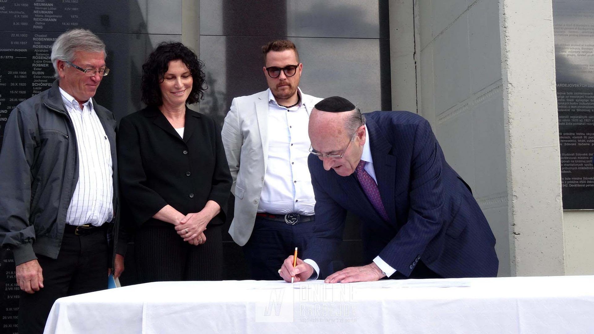 Mr. Emil A. Fish signs the Memorandum between our organization and UZZNO (the Central Union of Jewish Religious Communities in Slovakia) for the restoration of Beith Hamidrash.