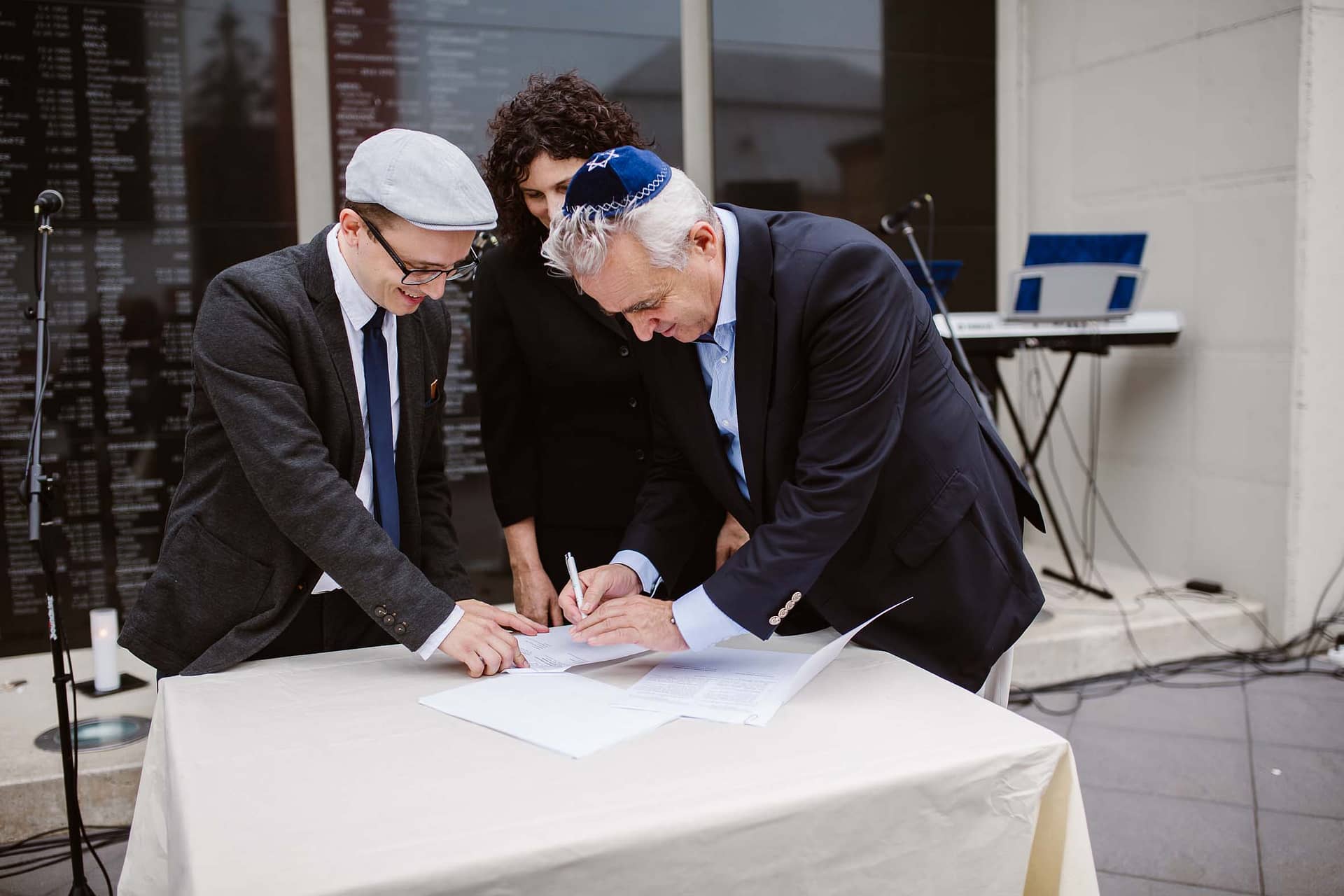 Signing of the contract between Bardejov Jewish Preservation Committee and the Federation of Jewish Communities in Slovakia (UZZNO) for the restoration of the Beith Hamidrash