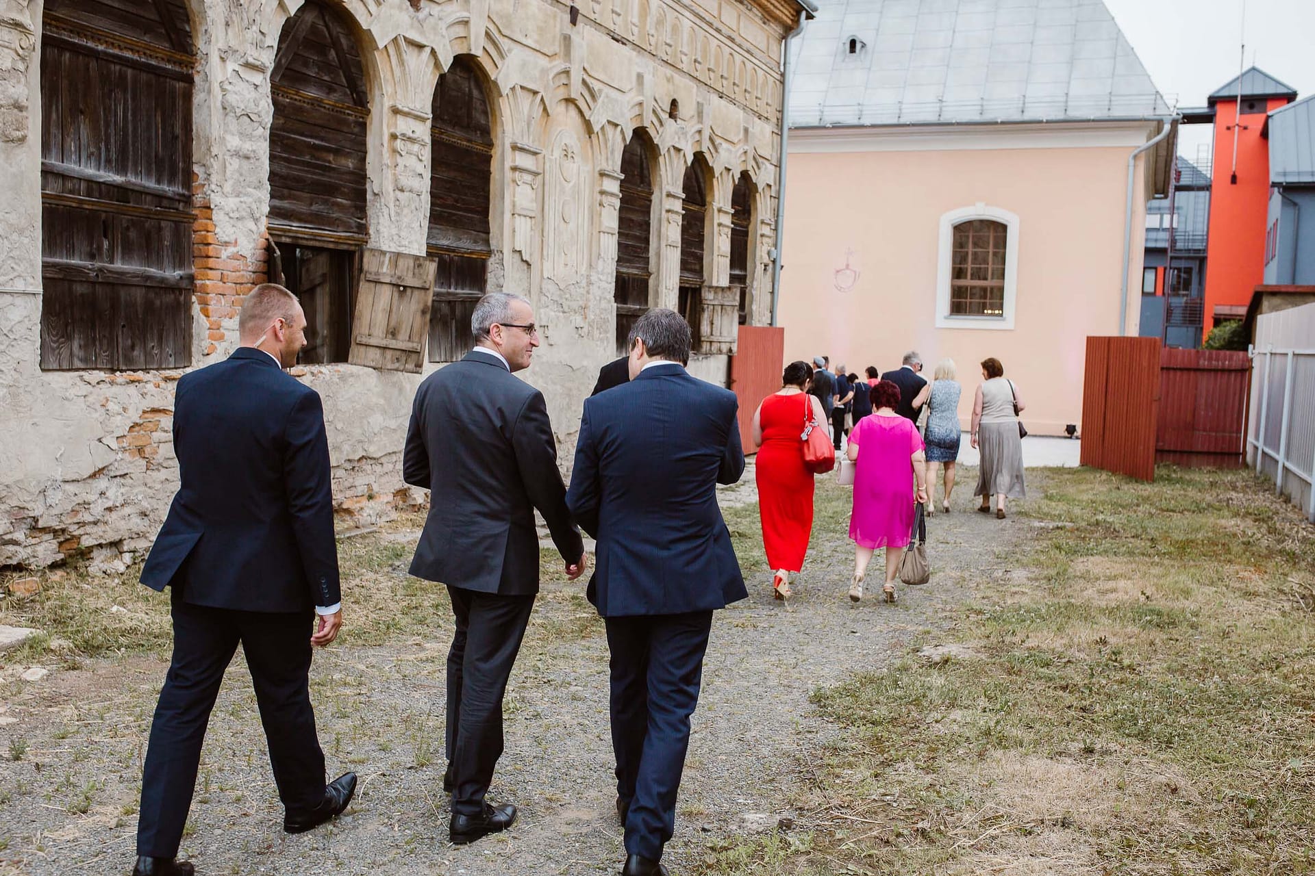 Many of the attendees of the first ceremony walked over to the synagogue afterwards to hear speeches by UZZNO representatives, city and government officials, H.E. Zvi Aviner Vapni, Israeli Ambassador to Slovakia, and Mr. Giora Solar representing the BJPC