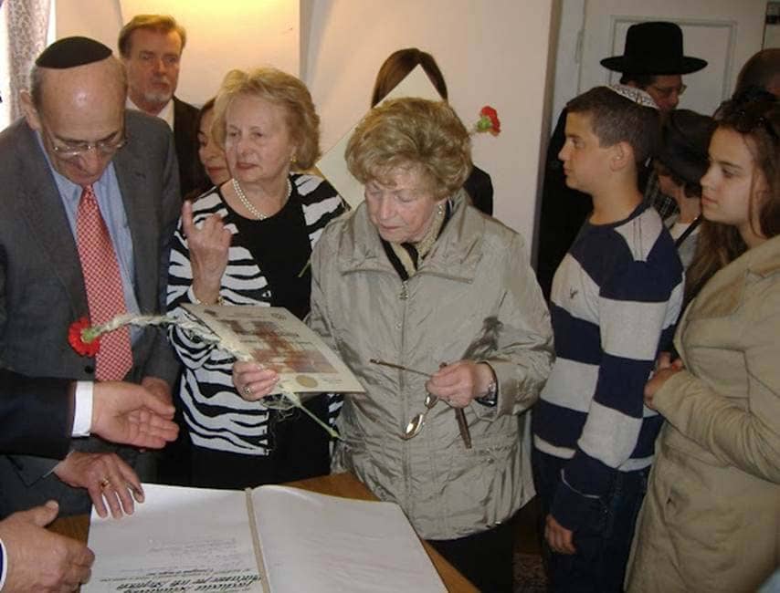 After a ceremony in Bardejov City Hall, participants signed the guest book and received an honorary certificate