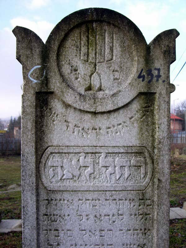Grave 437
