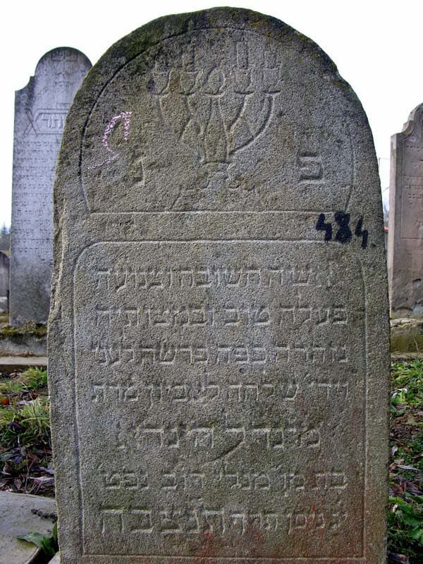 Grave 484