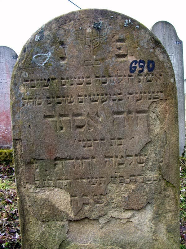 Grave 690