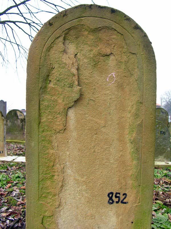 Grave 852