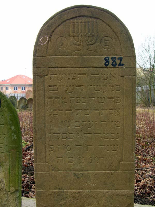 Grave 882