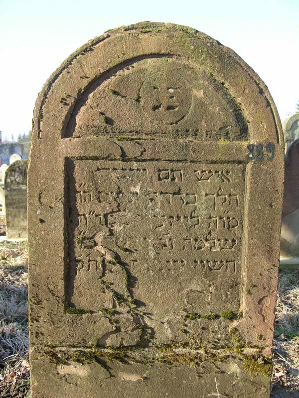 Grave 889