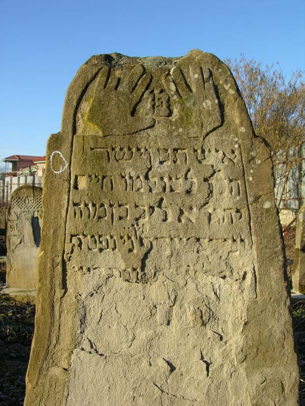 Grave 1100