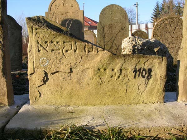 Grave 1108