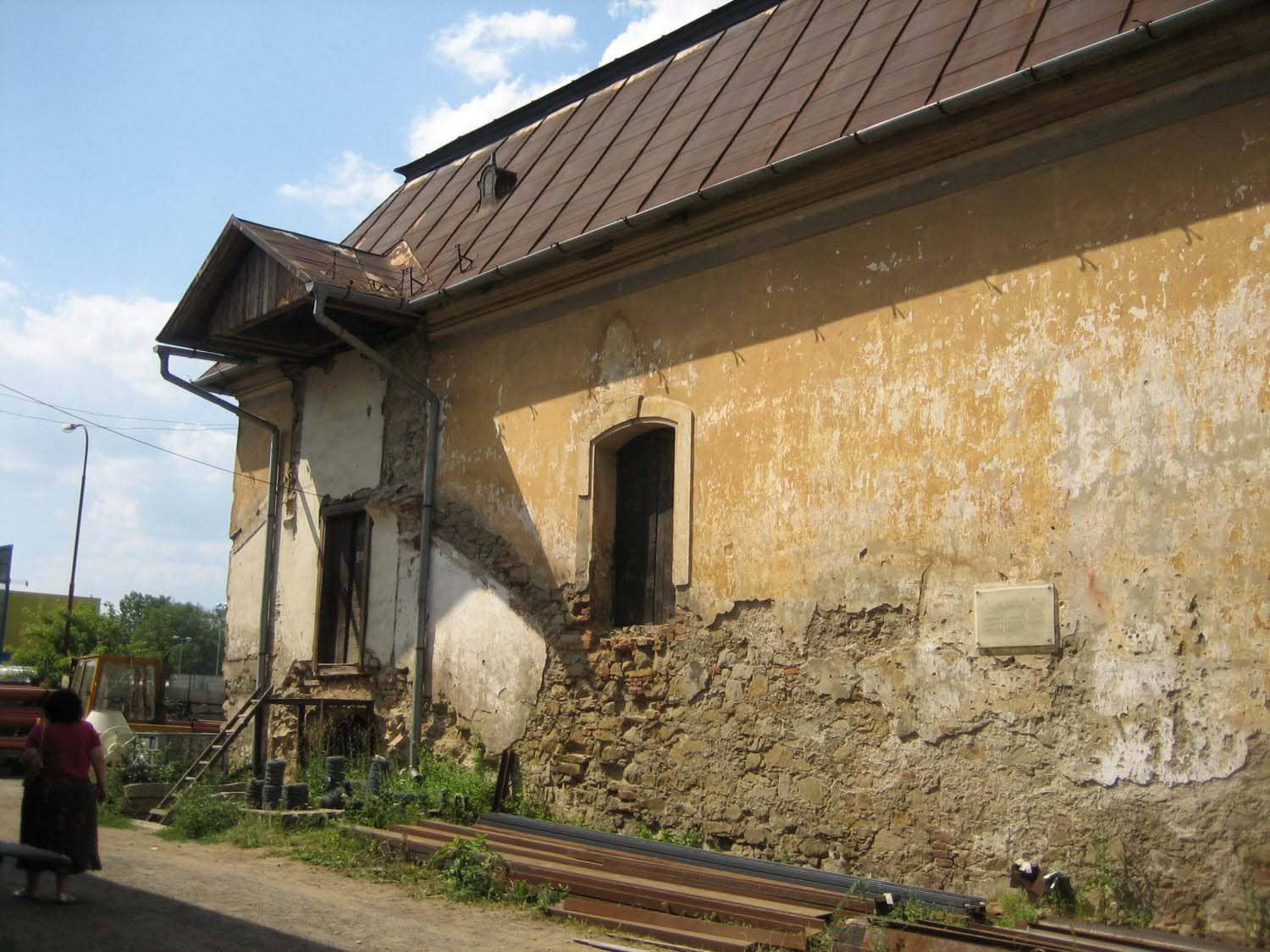 Destroyed entrance to the Women's Gallery of Bardejov Old Synagogue