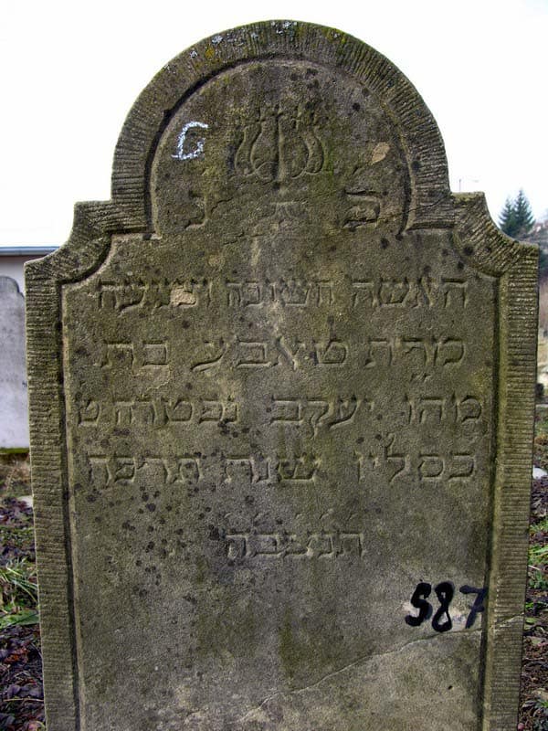 Grave 587