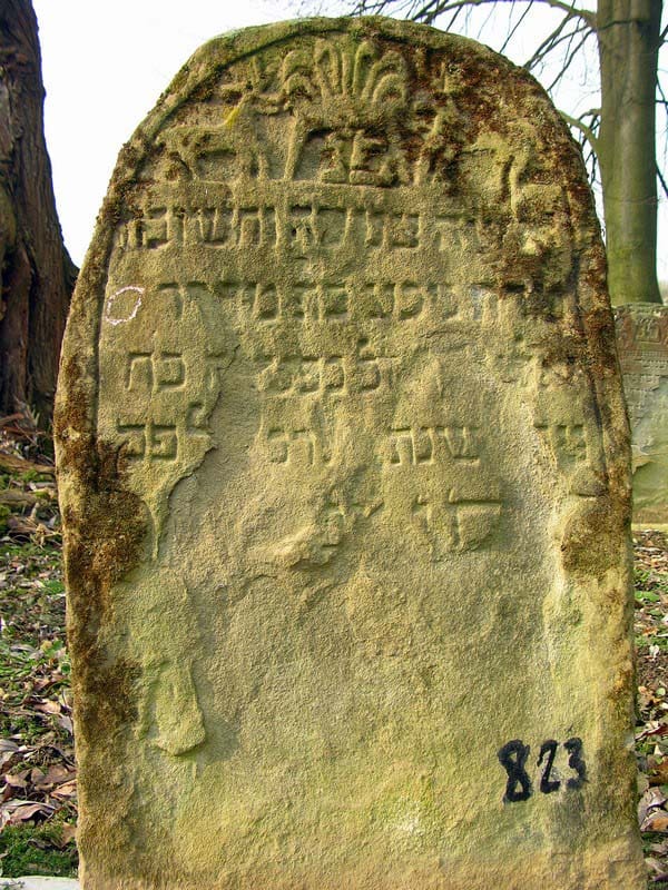 Grave 823