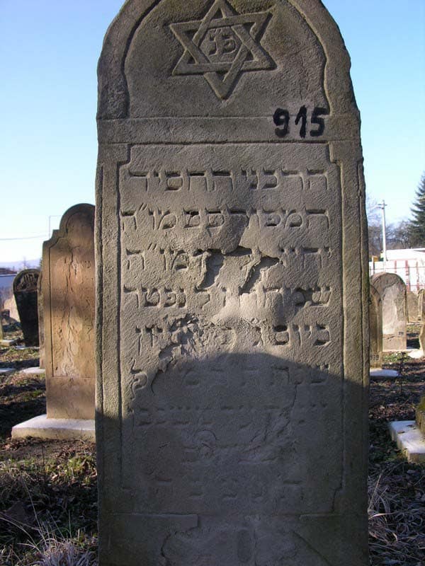 Grave 915