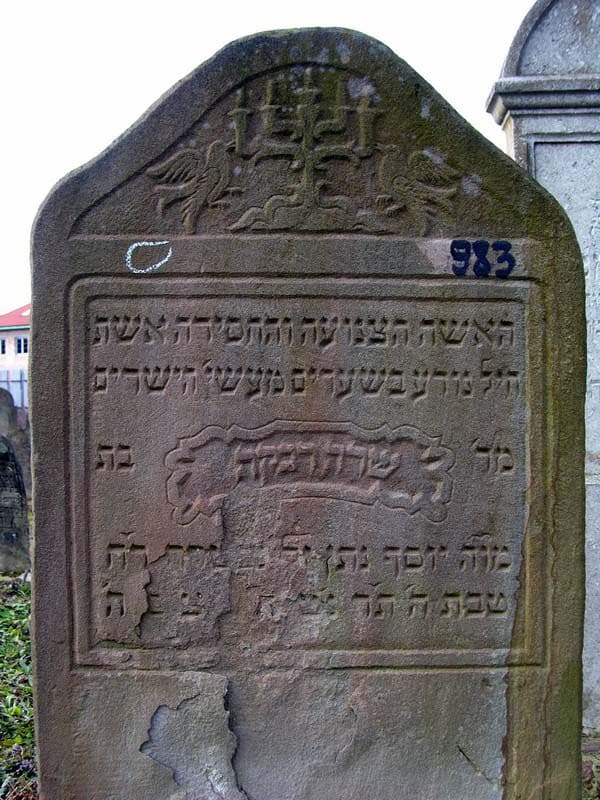 Grave 983