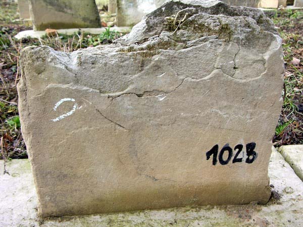 Grave 1023