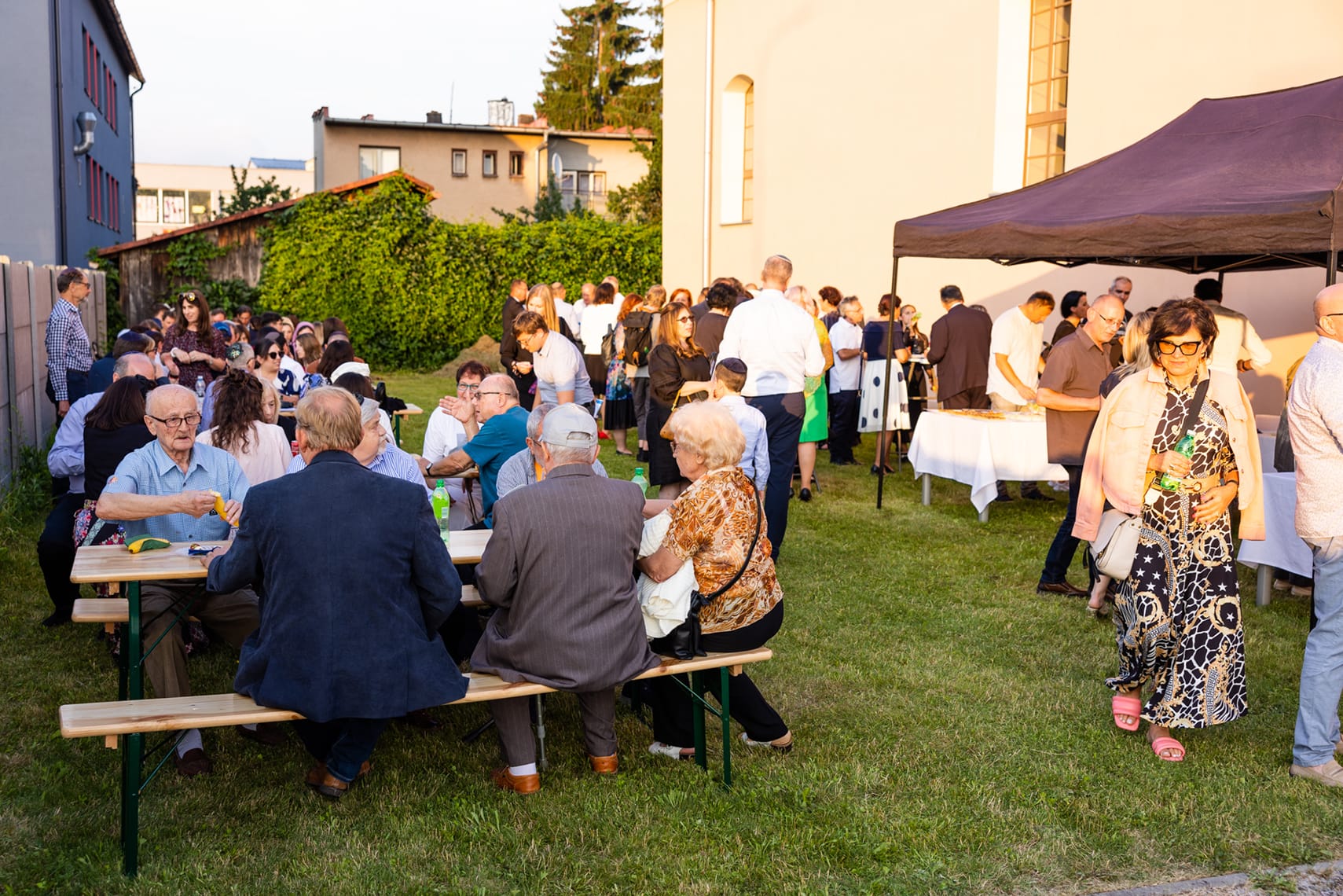 After the ceremony in the Memorial, guests were invited to a reception in the suburbia yard.