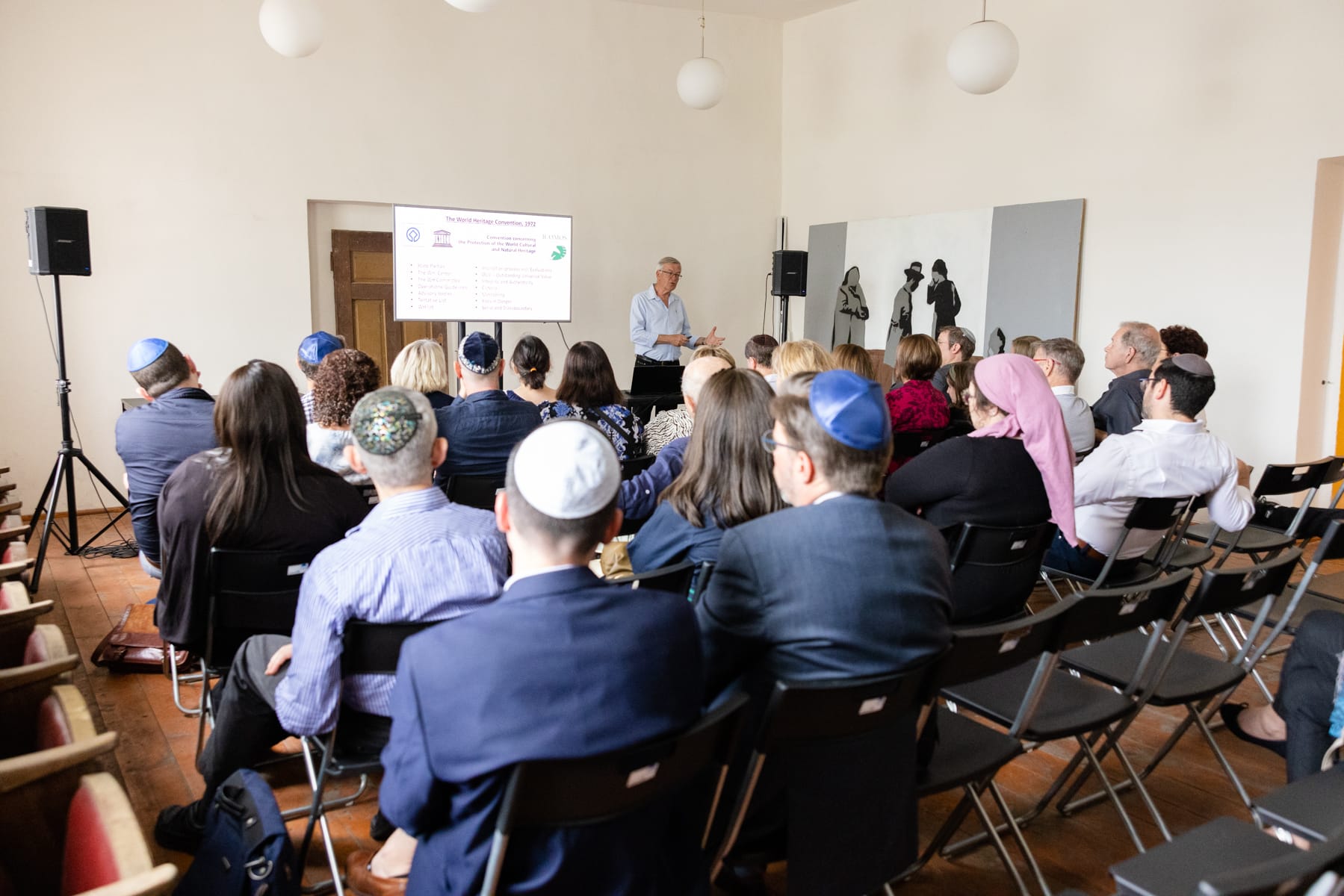 Architect Giora Solar gave a lecture to guests inside the Mikvah.